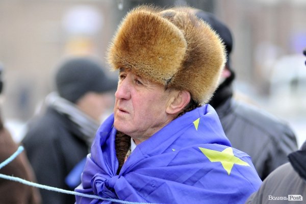 Віче на луцькому Євромайдані. ФОТО