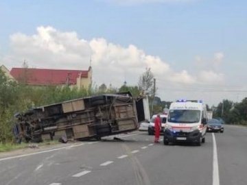 Маршрутка «Львів–Луцьк» потрапила в аварію: збирають гроші для порятунку потерпілого з Волині