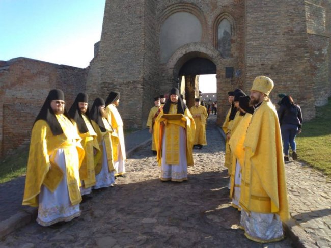 На місці найдревнішого храму Луцька помолилися за Іоанна Богослова. ФОТО