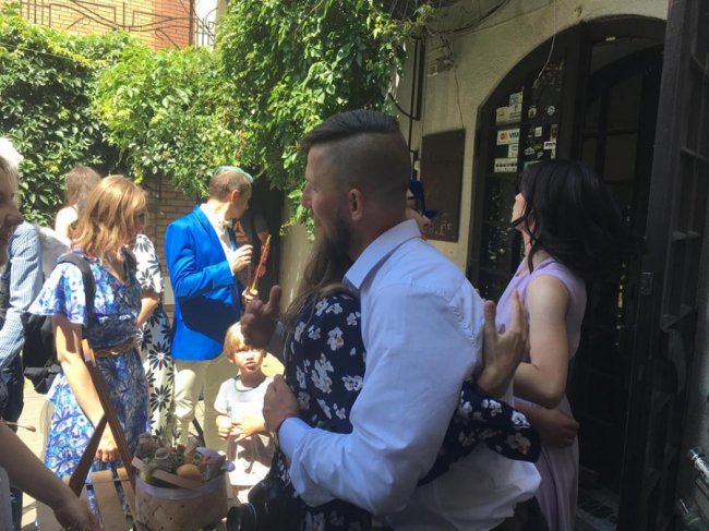 Щасливі і закохані: у Луцьку побралися відомі волонтери. ФОТО