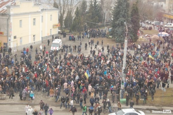 Як луцький Майдан ішов у  наступ на Волинську ОДА. ФОТО