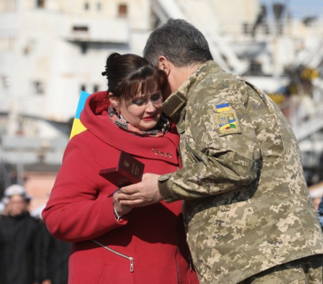 Президент нагородив українських моряків, які перебувають в полоні Росії