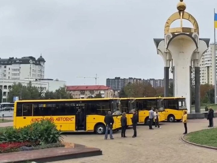 На понад 70 мільйонів гривень: Волинське обласне управління освіти замовило 18 шкільних автобусів 