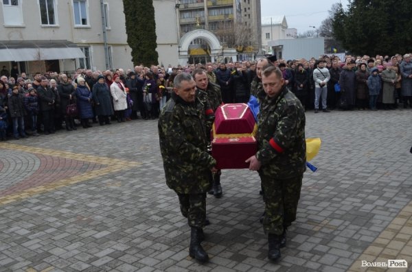 У Луцьку прощалися із двома загиблими бійцями АТО. ФОТО