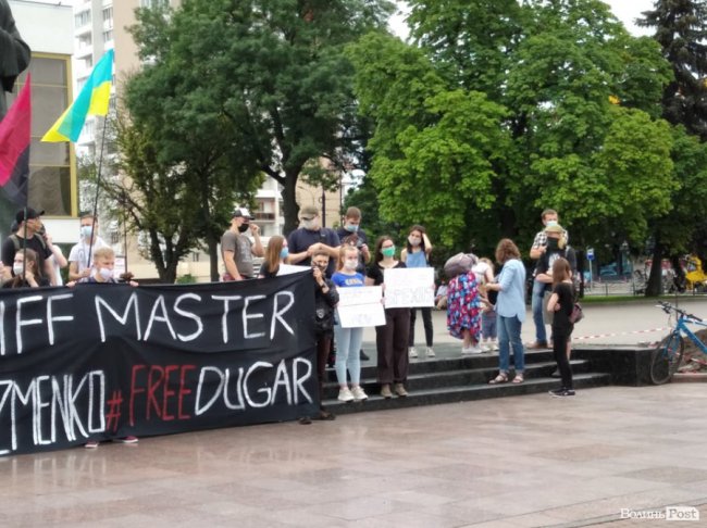 «200 днів брехні»: у Луцьку активісти вийшли на майдан. ФОТО