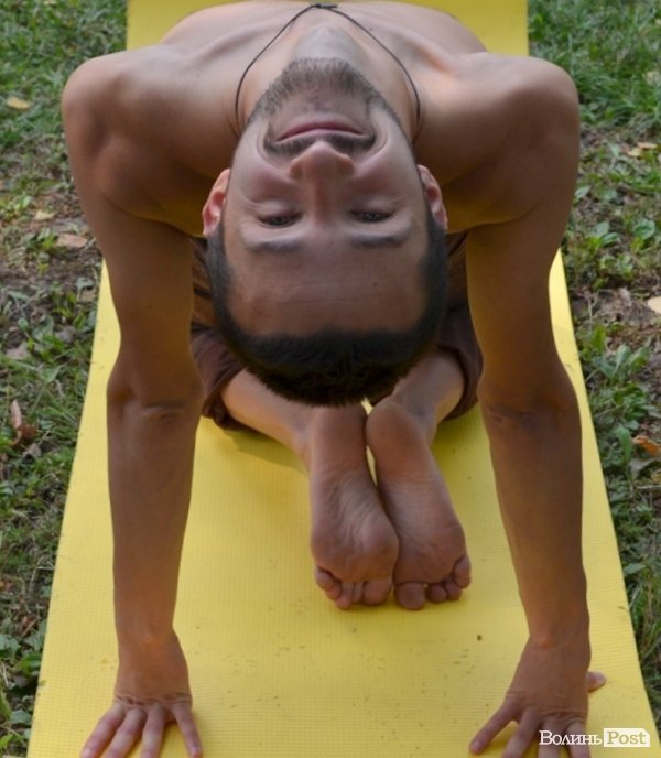 Осінь у Луцьку зустрічали йогою. ФОТО