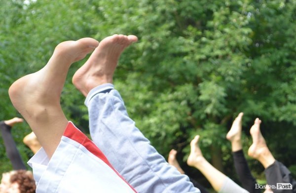 Осінь у Луцьку зустрічали йогою. ФОТО