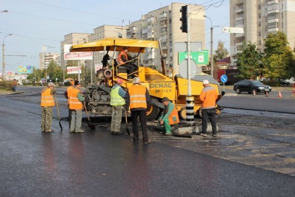 У Луцьку по-новому заасфальтували проспект Соборності. ФОТО
