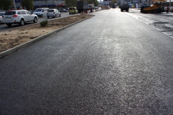 У Луцьку по-новому заасфальтували проспект Соборності. ФОТО