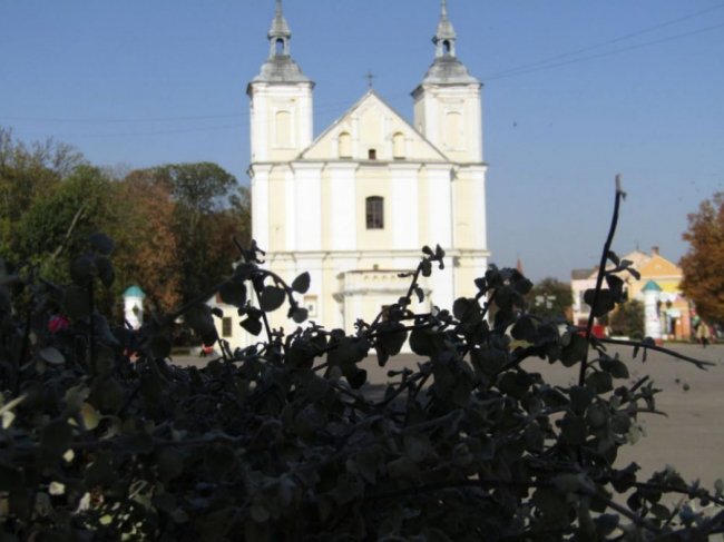 Краса золотої осені у місті на Волині. ФОТО