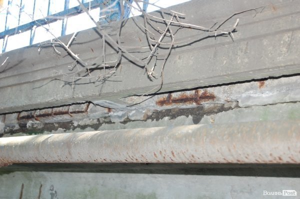 Луцькі «мости на мільйон» сипляться. ФОТО