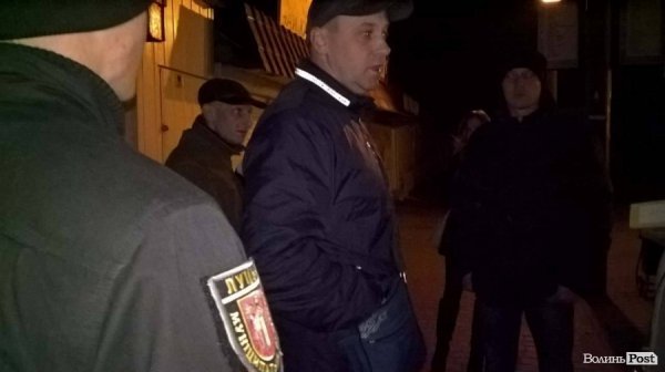 У Луцьку посеред ночі демонтують кіоски на автостанції