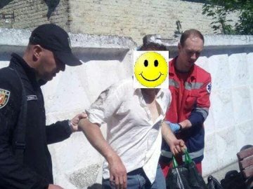 У Луцьку врятували чоловіка, який розбив голову посеред вулиці 