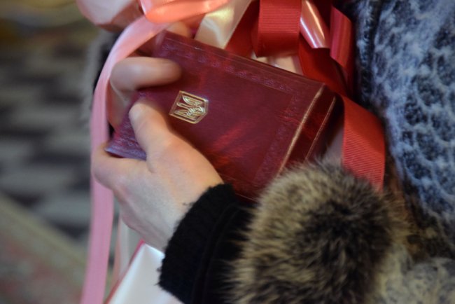 Орден «За мужність», яким посмертно нагородили волинського прикордонника, вручили його дружині