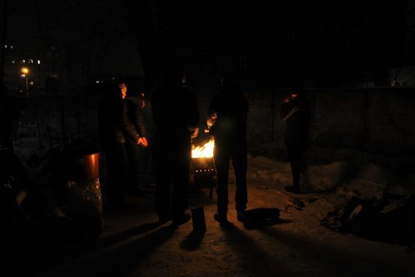 Блокування ВВшників у Луцьку: п'ята ніч. ФОТО