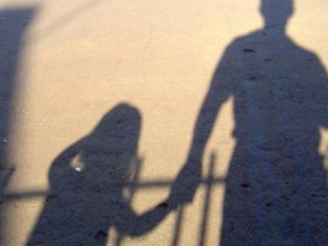 В Одесі вітчим розбещував 14-річну дівчинку