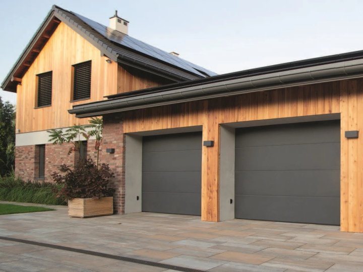 Гаражні ворота у Луцьку та Волинській області: надійність для приватного гаража і комерційних об’єктів