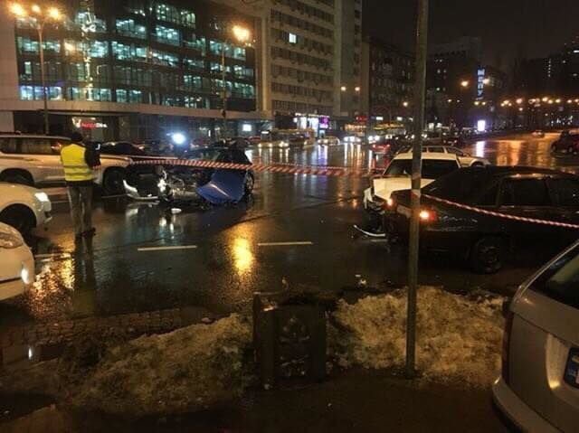 У Києві водій легковика протаранив чотири автівки: загинула дівчина