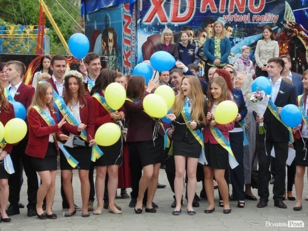 Останній дзвінок у Луцьку: четверта гімназія. ФОТО