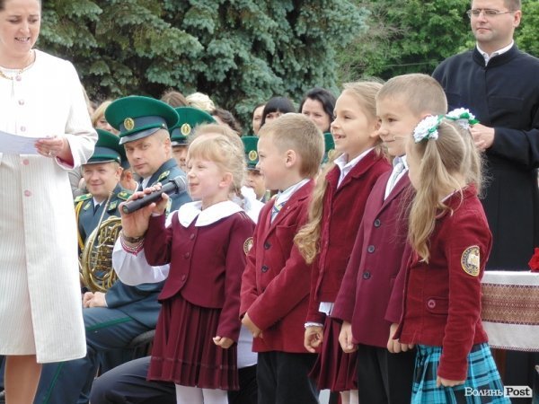 Останній дзвінок у Луцьку: четверта гімназія. ФОТО