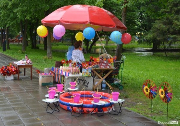 «Проспект розваг» у Луцьку відбувся попри дощову погоду. ФОТО