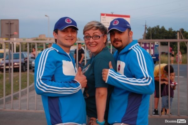 Ці хлопаки чотири години чекали Дзідзьо біля воріт