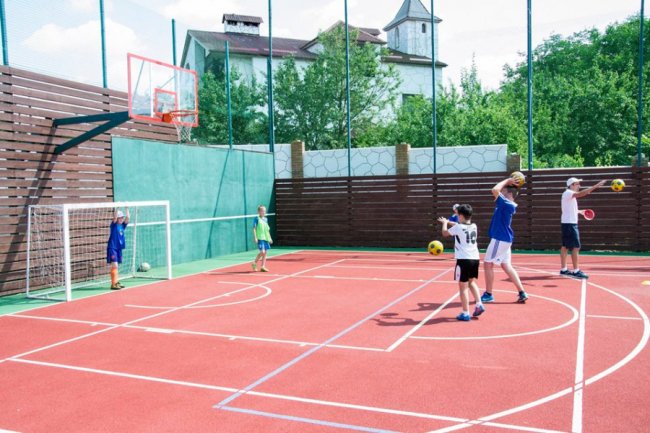 Лучан запрошують займатися спортом на універсальному майданчику
