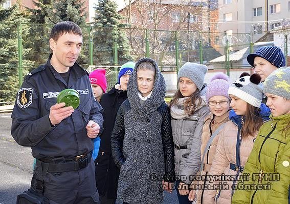 Луцькі школярі ознайомились з роботою поліцейських. ФОТО. ВІДЕО