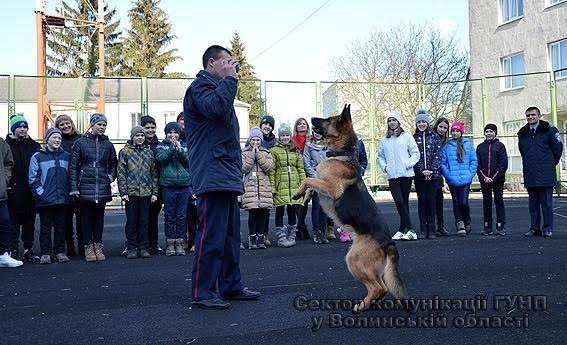 Луцькі школярі ознайомились з роботою поліцейських. ФОТО. ВІДЕО