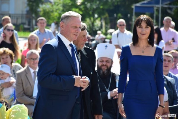 Відомому луцькому скульптору вручили відзнаку. ФОТО