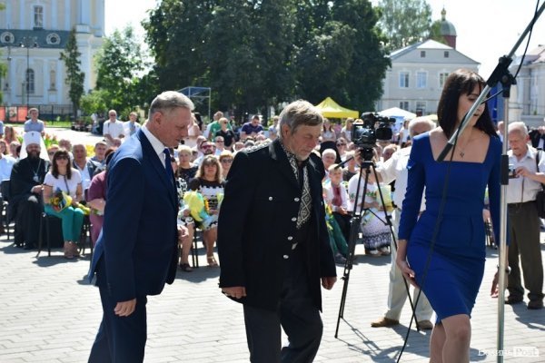 Відомому луцькому скульптору вручили відзнаку. ФОТО