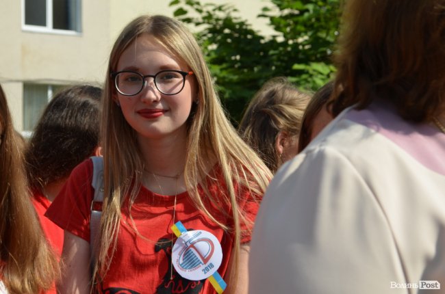 Танець від ректора і завдання від губернатора: як у луцькому «політесі» першачків зустрічали. ФОТО