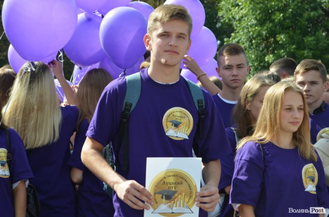 Танець від ректора і завдання від губернатора: як у луцькому «політесі» першачків зустрічали. ФОТО