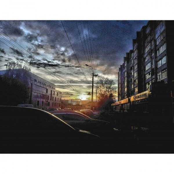 Захід сонця із вулиці Грушевського від @trofa_official