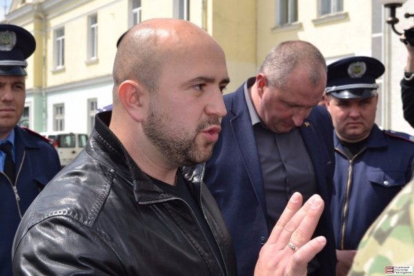 Після судового засідання Волошин отримав у обличчя. ФОТО