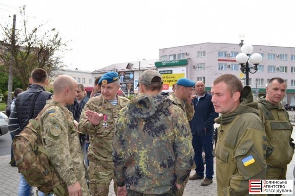 Після судового засідання Волошин отримав у обличчя. ФОТО