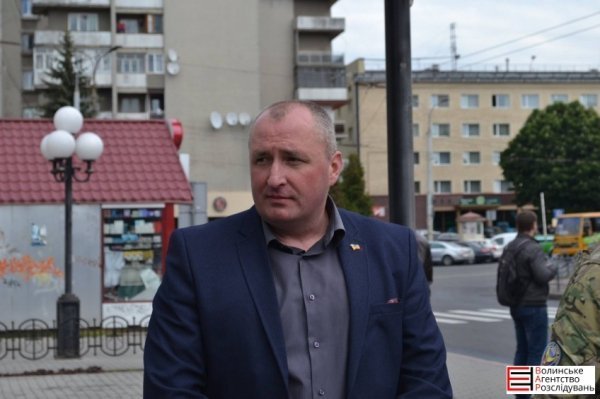 Після судового засідання Волошин отримав у обличчя. ФОТО