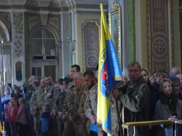 У луцькому соборі помолилися за захисників і вручили їм відзнаки. ФОТО