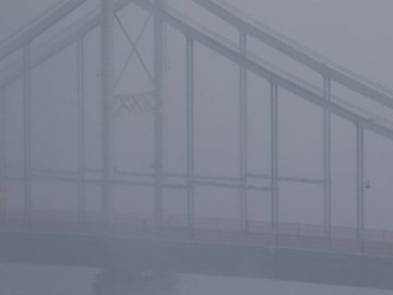 У Києві через обстріл окупантів загорілася нафтобаза та склади палива