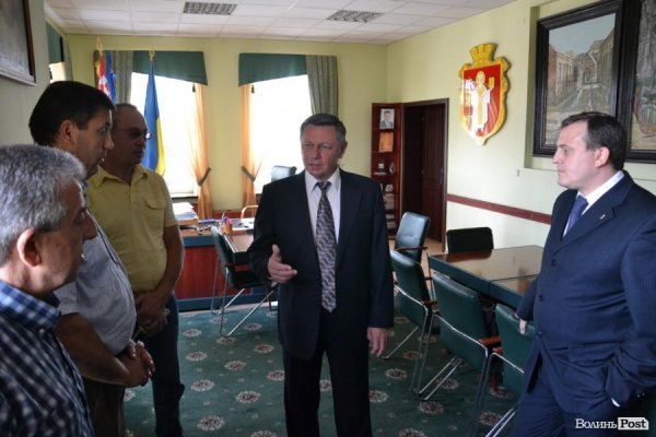 Лучани з підтоплених будинків прийшли на «розбірки» до Романюка. ФОТО