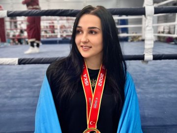 Волинська прикордонниця присвятила свою перемогу на чемпіонаті світу з кікбоксингу загиблому брату. ФОТО