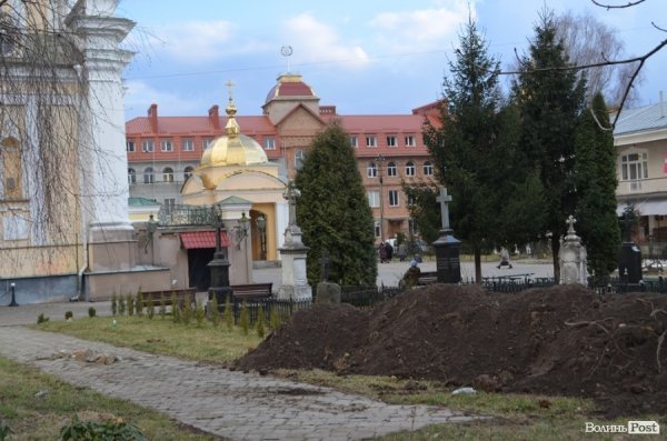 На цьомі місці планується облаштування нової клумби