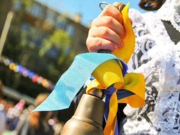 День знань: волиняни діляться шкільними світлинами у соцмережі