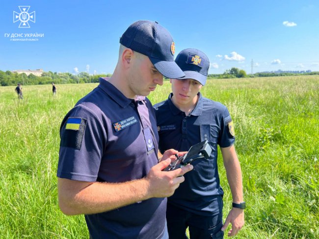 Волинські рятувальники проходять навчання з керування БпЛА. ФОТО