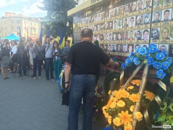 У Луцьку вшанували пам'ять лучан-військовослужбовців, які загинули під Волновахою. ФОТО