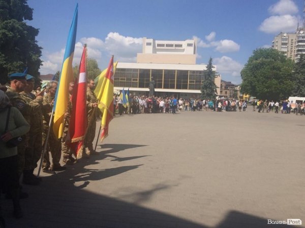 У Луцьку вшанували пам'ять лучан-військовослужбовців, які загинули під Волновахою. ФОТО