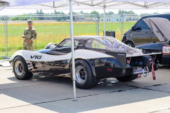 У Луцьку стартували видовищні змагання дрег-рейсерів. ФОТО