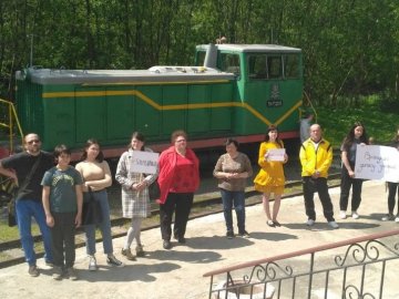 У Луцьку – акція протесту: мітингувальники вимагають зберегти дитячу залізницю