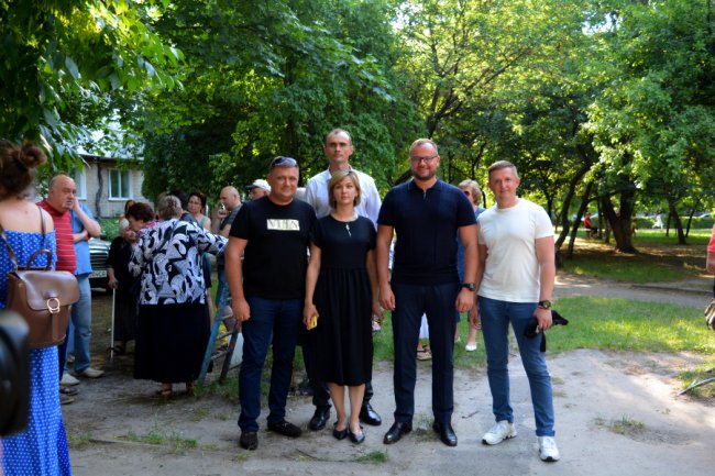 Нові паркомісця, LED-освітлення та дитячий майданчик: відремонтують один з найгірших дворів Луцька