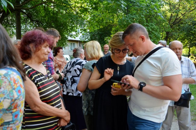 Нові паркомісця, LED-освітлення та дитячий майданчик: відремонтують один з найгірших дворів Луцька